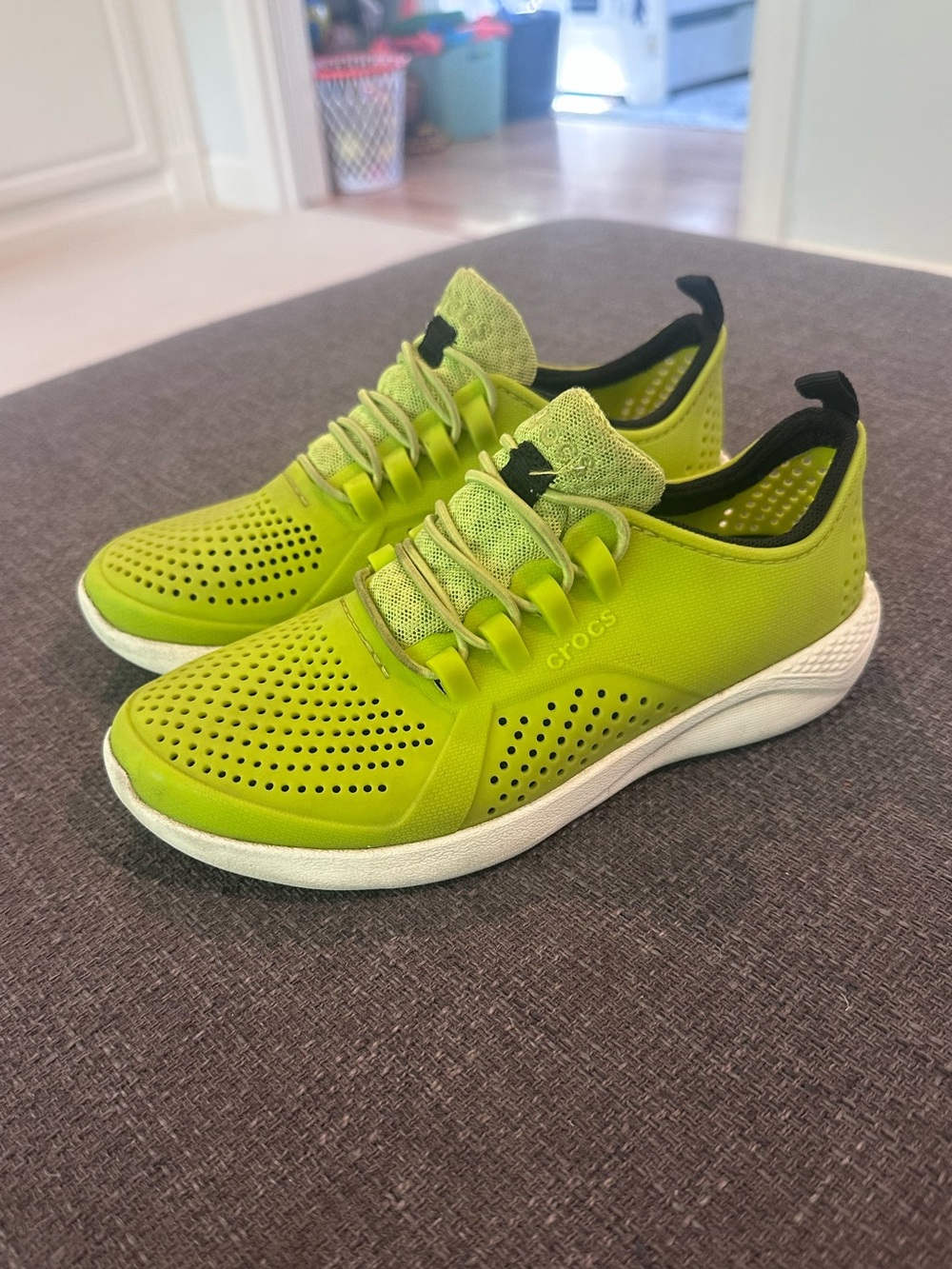 Kids yellow green Crocs LiteRide elastic lace Sneakers size 2